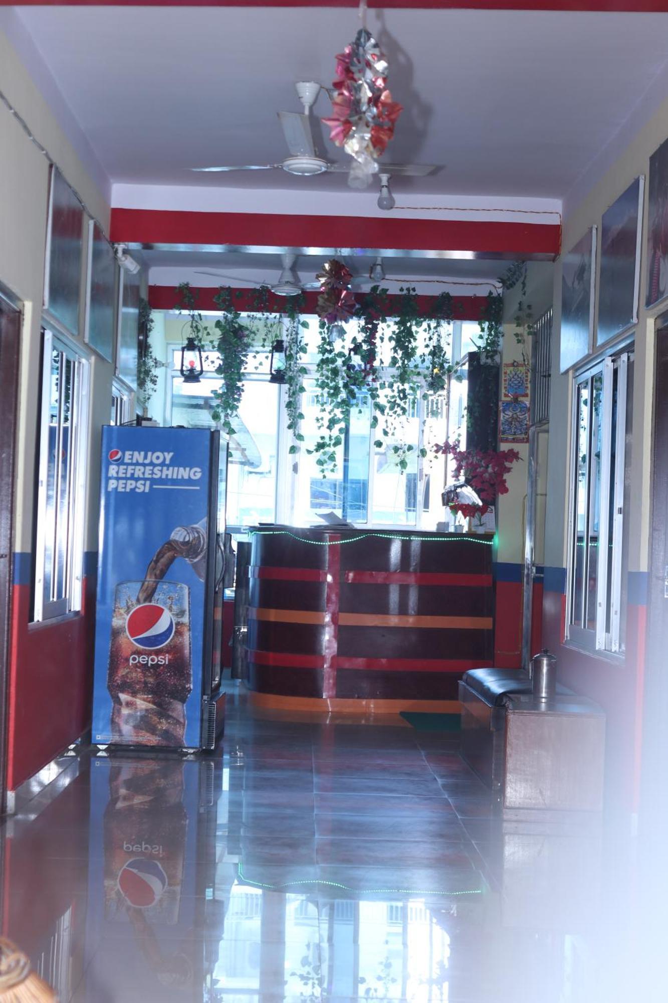 Punjabi Dhaba Lodge & Restaurant 拉明德 外观 照片