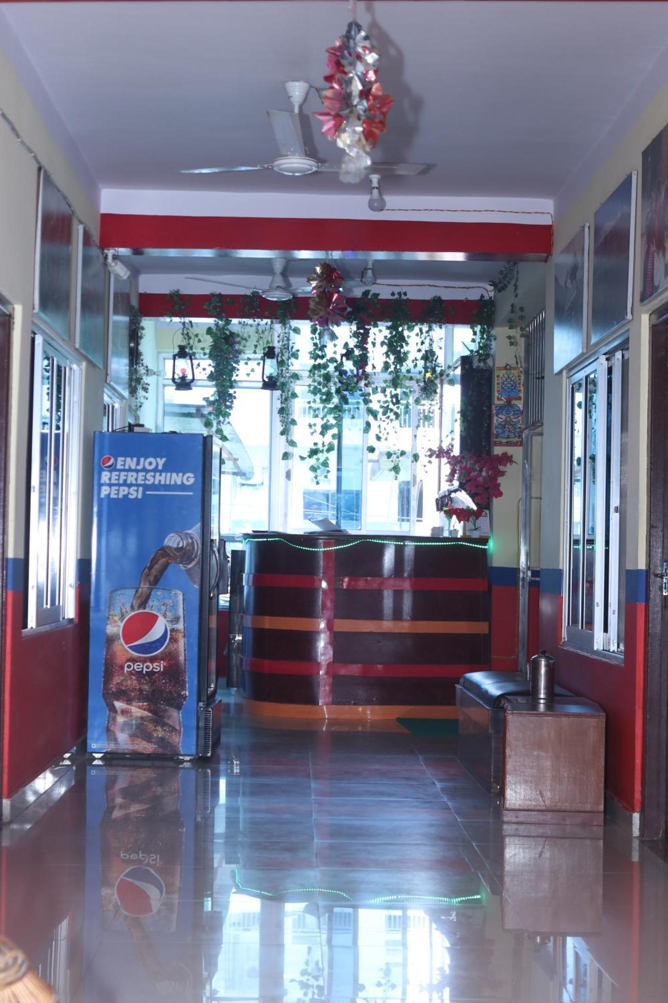 Punjabi Dhaba Lodge & Restaurant 拉明德 外观 照片