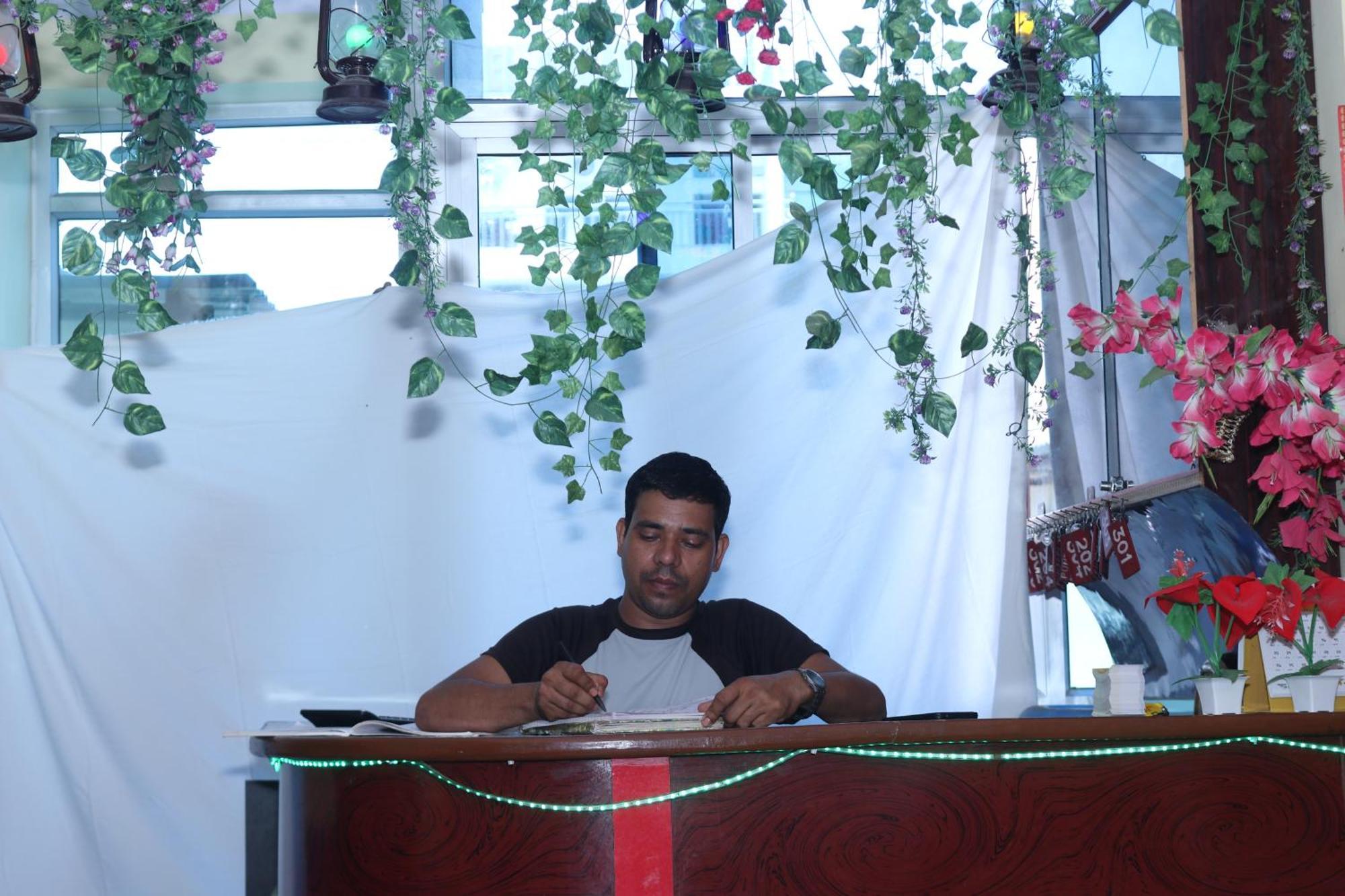 Punjabi Dhaba Lodge & Restaurant 拉明德 外观 照片
